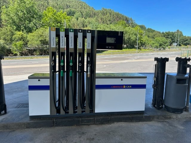 Detalle de la instalación de surtidores